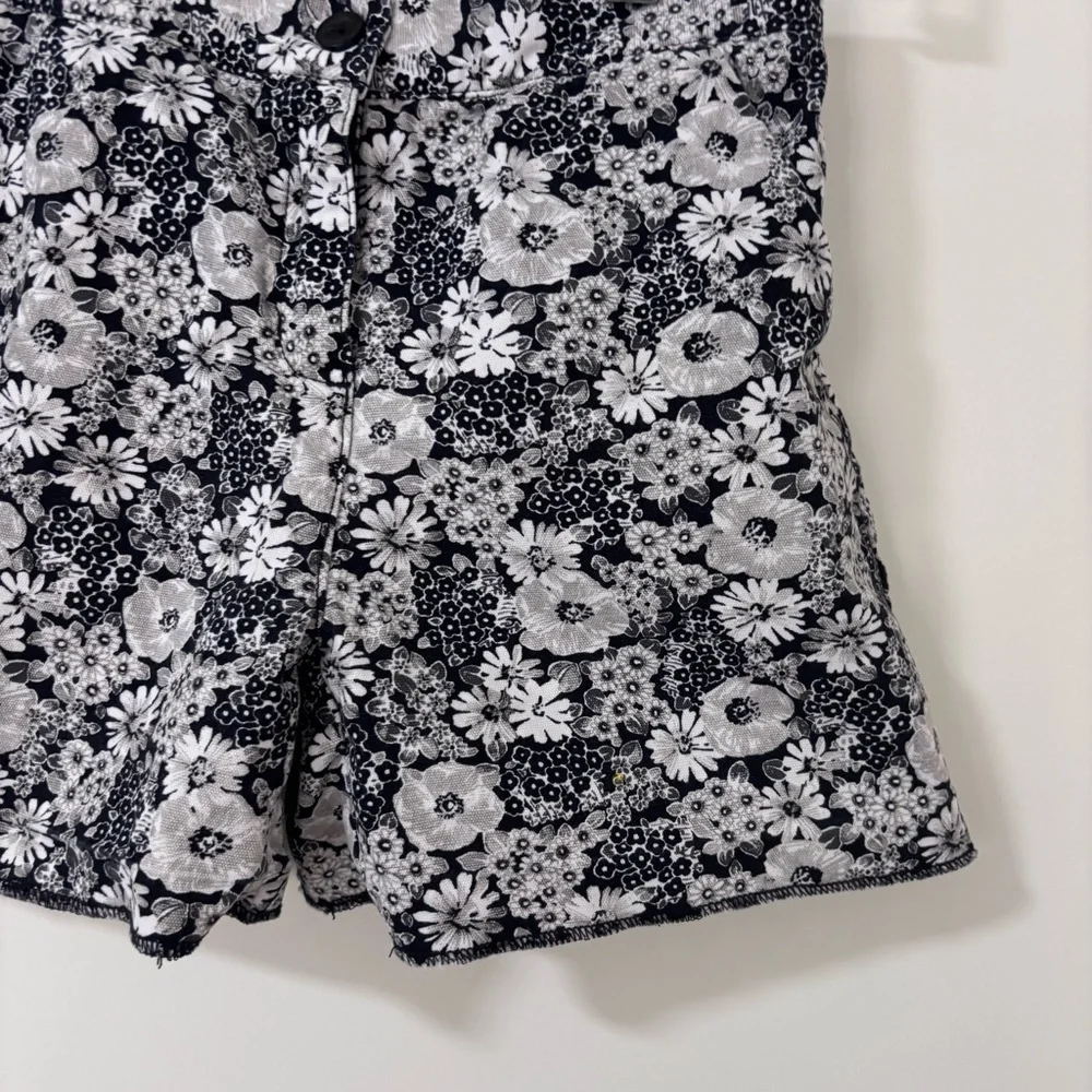 3/$15 Janie and Jack kids girls Floral Black gray and White cotton Shorts 10